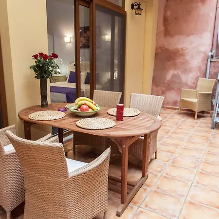 Kastelisuites Aparthotel 4*