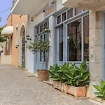Kastelisuites Lejlighedshotel 4*