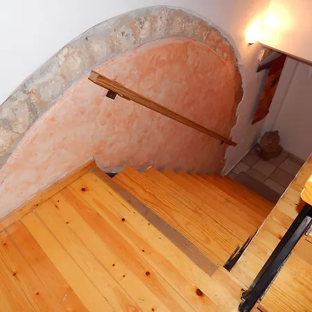 Kastelisuites Aparthotel 4*