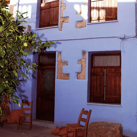 Kastelisuites Aparthotel 4*