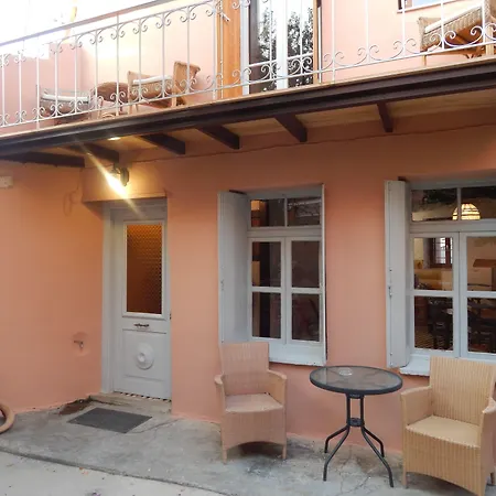 Kastelisuites 4* خانيا