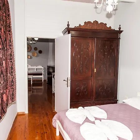 Kastelisuites Aparthotel 2*