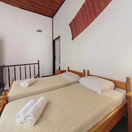 Kastelisuites Aparthotel 2*