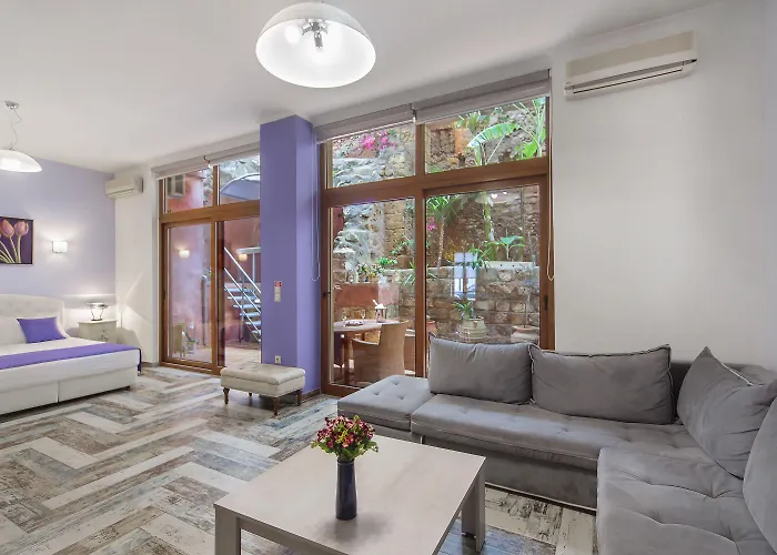 Kastelisuites Apartmanhotel 4*