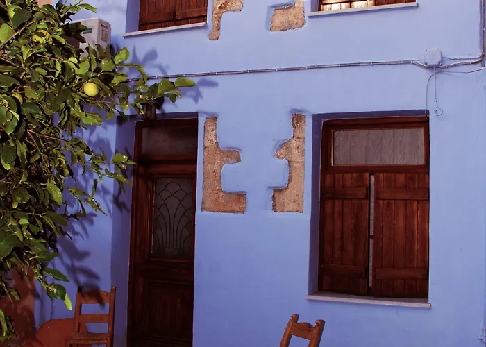 Kastelisuites Aparthotel 4*