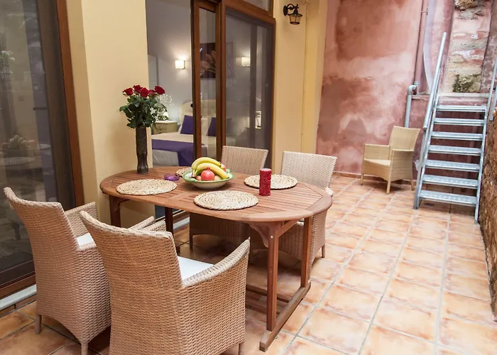 Kastelisuites Aparthotel 4*